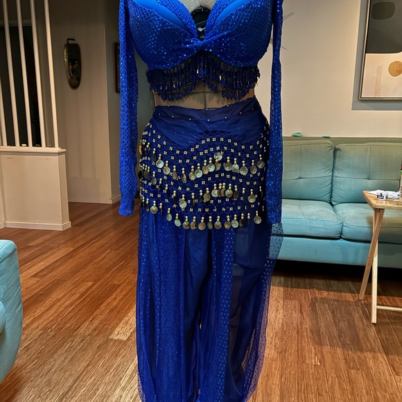 Costumes - Picture 4 of 16